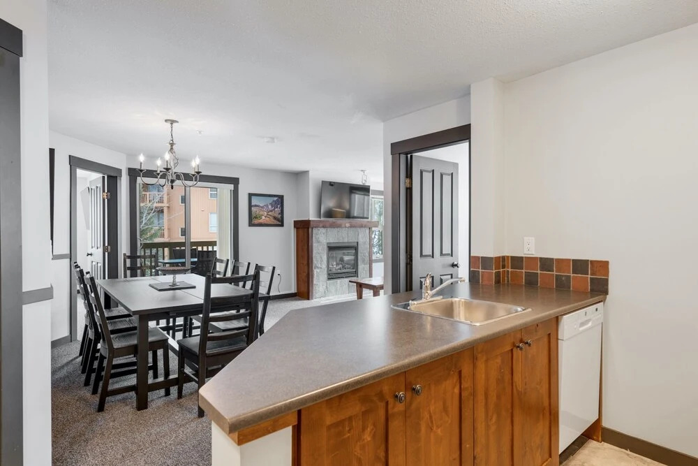 SPACIOUS Studio | Ski In/Out | Pool & Hot Tubs | in the Heart of PANORAMA RESORT