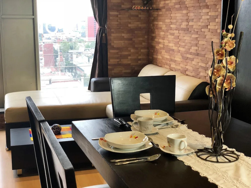 Apartment Downtown with Balcony 12 C