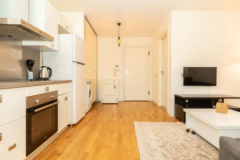 Central Studio Flat with Shared Pool in Sisli