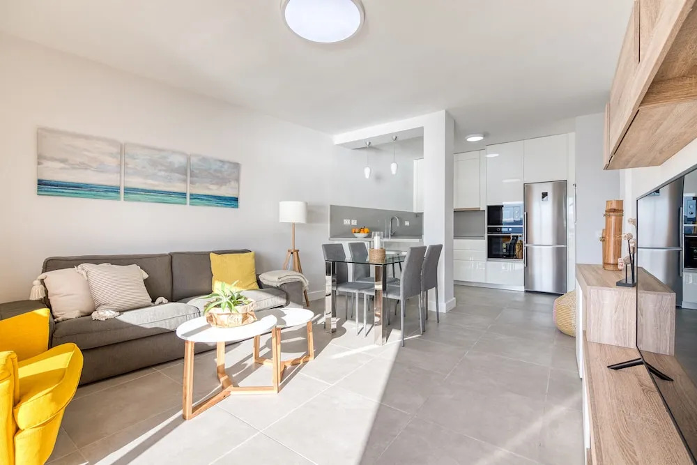 Bright Beachfront Apartment