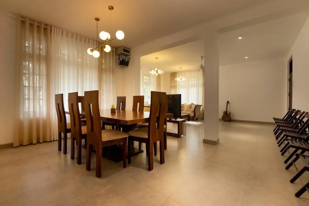 Luxury Apartment - Sleeps 6, Garden & Parking