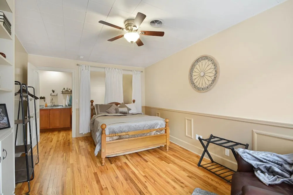 Downtown Galena Spacious Apartment 2 Bedroom Apts