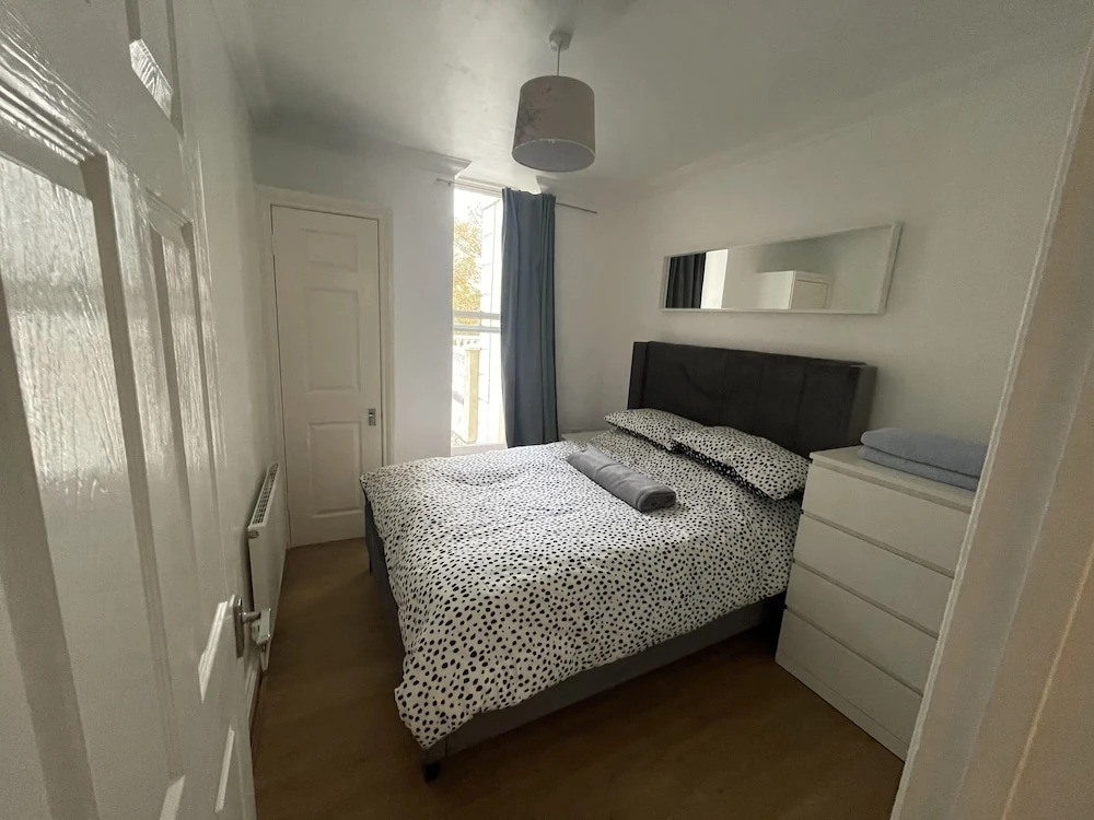 Newcourt Heights Sleeps 4 With Balcony