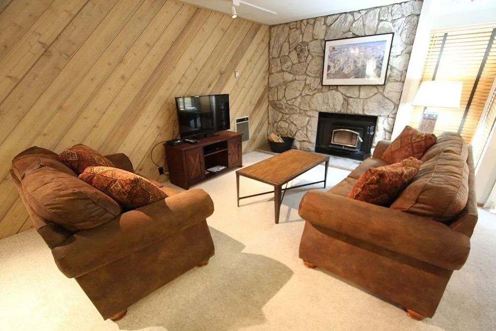 Snowcreek III 441 Pet-Friendly, BBQ Grill, Updated and On the Snowcreek Meadow by RedAwning