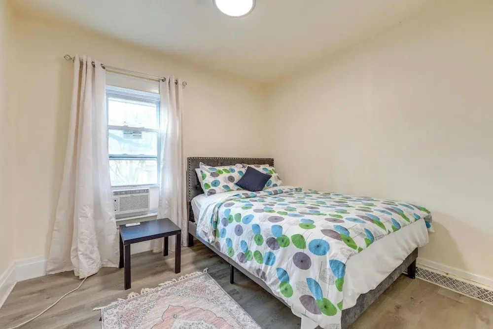 Apartment 2 Mi to Niagara Falls State Park!