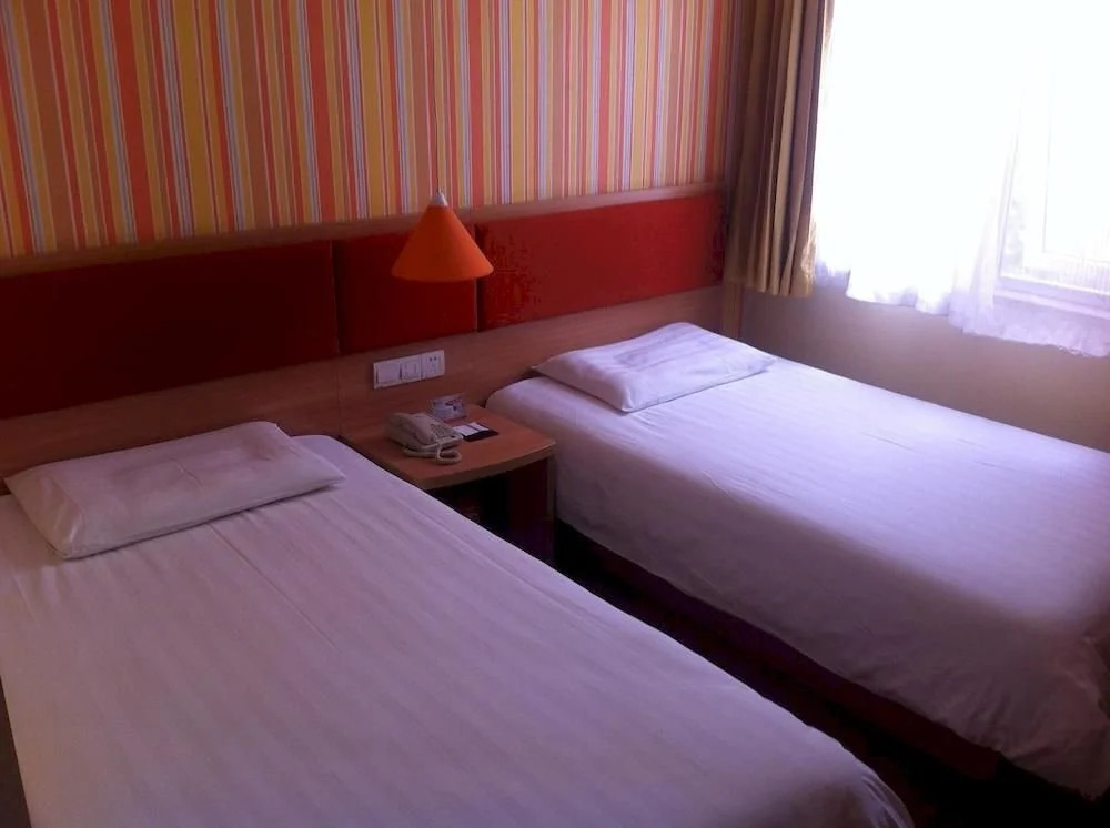 Home Inn (Xianyang Airport Weicheng District Dongfeng Road)