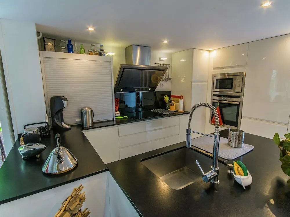 Stylishly Furnished House With Garden 7-minute Walk From the Beach