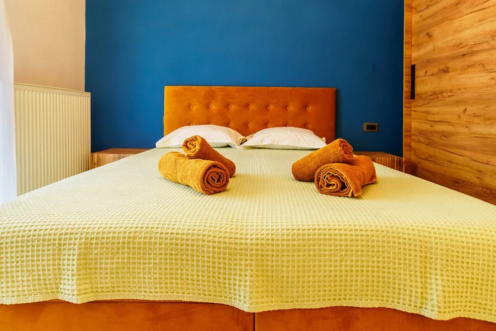 ELEGANCE SUITES