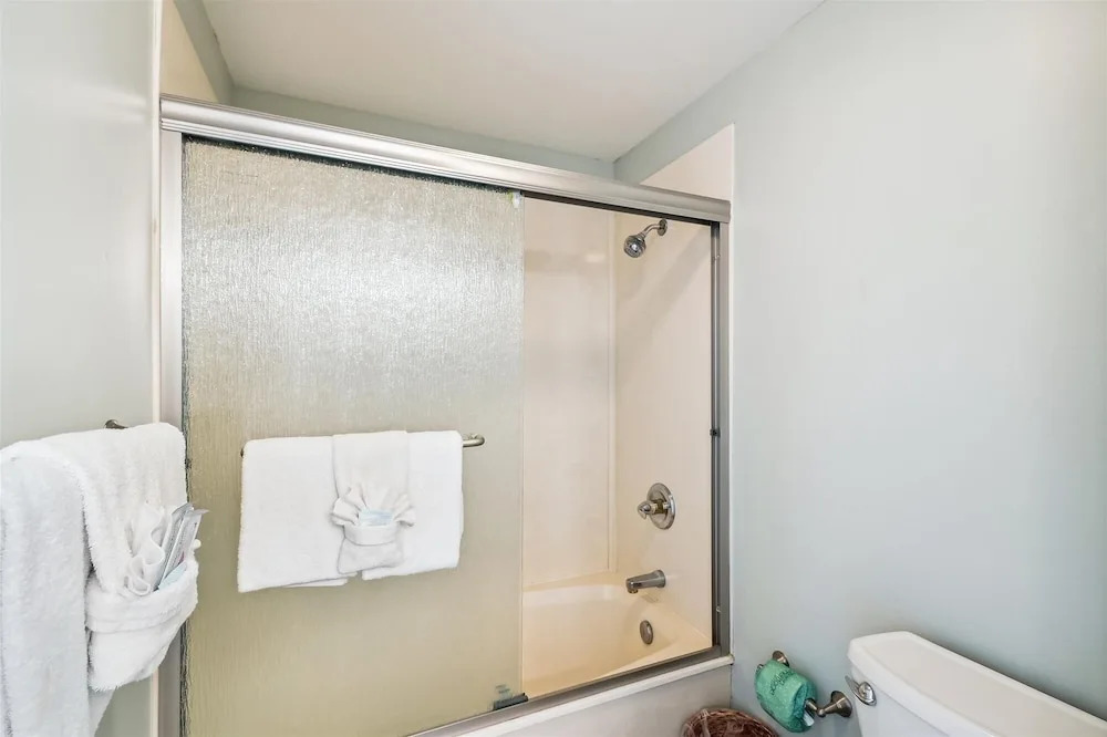 Gulf Crest 2005 - 2 Bedroom W/Fantastic View! Family Friendly! Sleeps 8 Condo by RedAwning