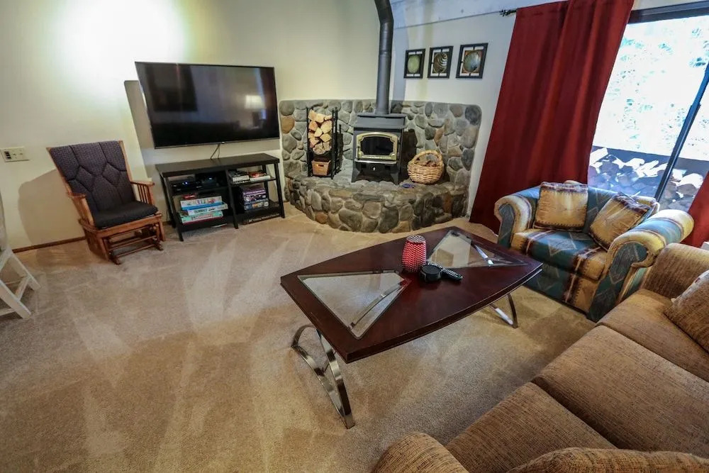 Mammoth West 106 Spacious Condo Just A Short Walk to Canyon Lodge by RedAwning