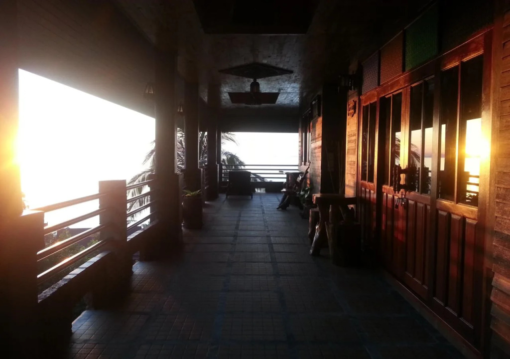 Sea Rock Resort