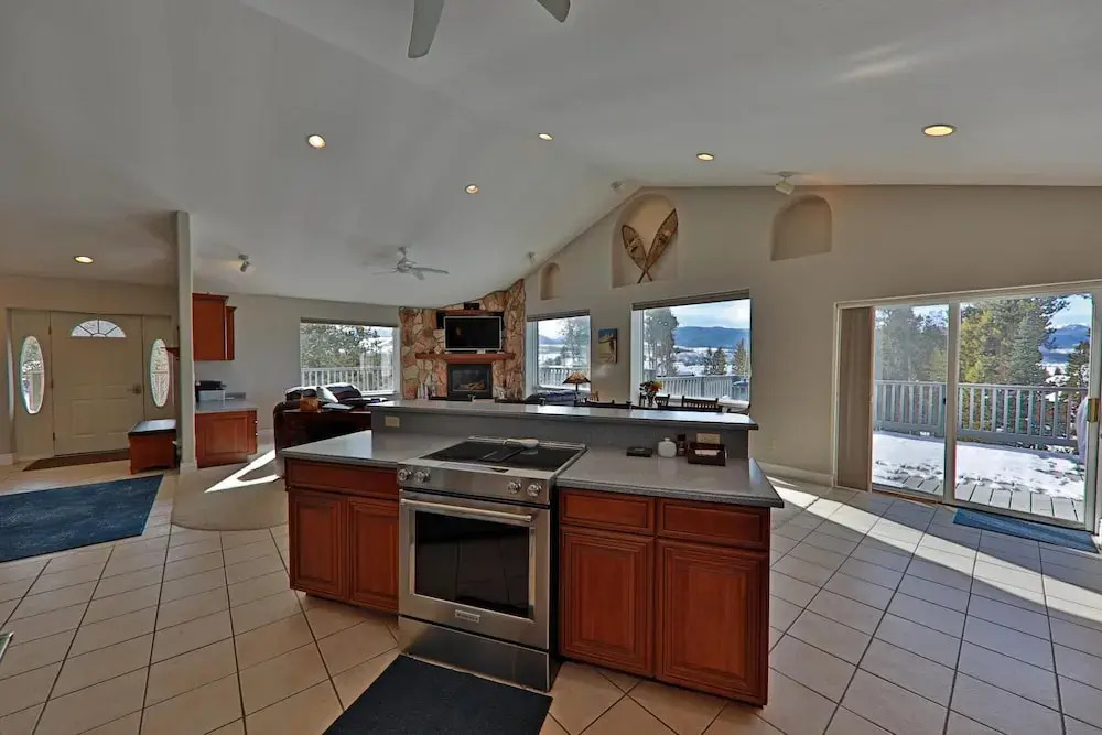 461 Balsh 5 Bedrooms 4.5 Bathrooms Home