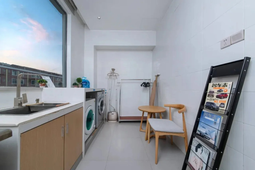 Ease Hotel (Shenzhen Pinghu Huanancheng, Dahuanggong Commercial Center)