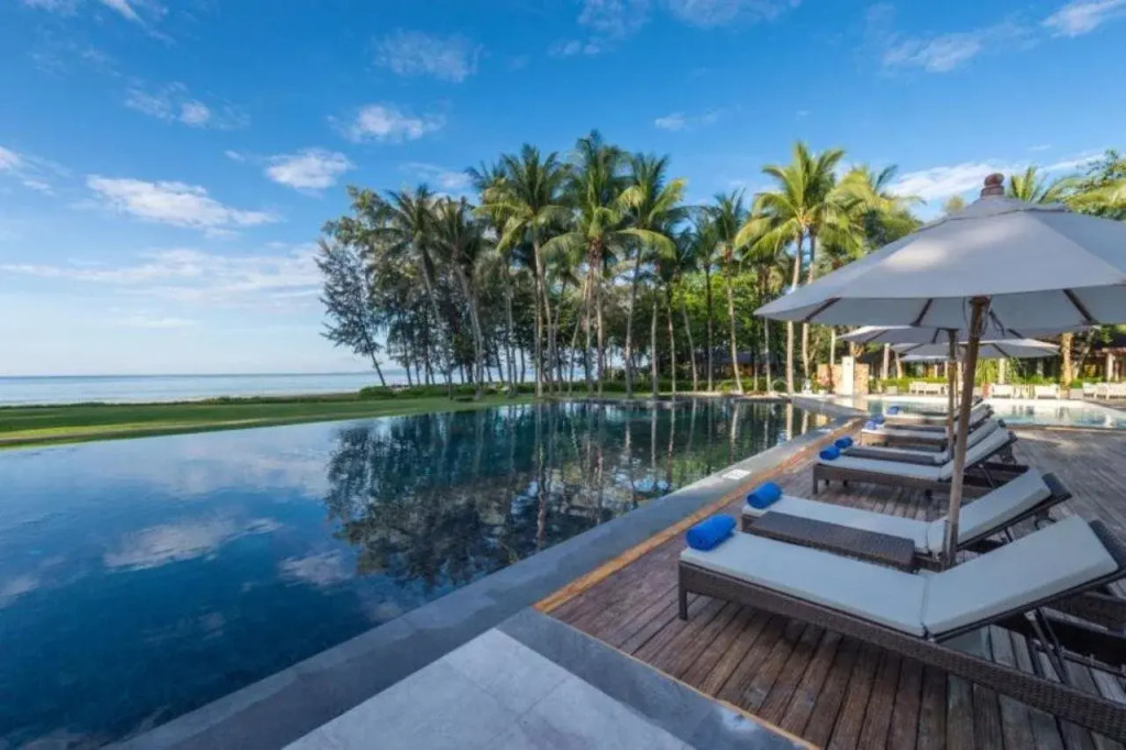 Отель Dusit Thani Krabi Beach Resort