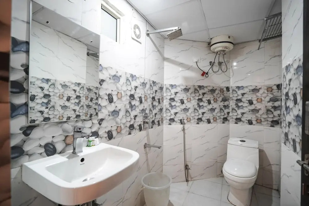 OYO 11689 Kelvish Hotel