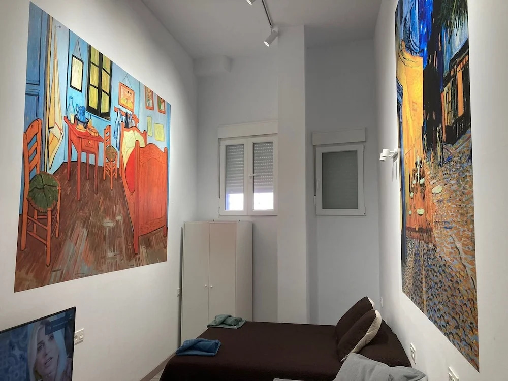 Golondrinas de Malaga "Apartamentos con mucho Arte" y terraza solarium en coliving