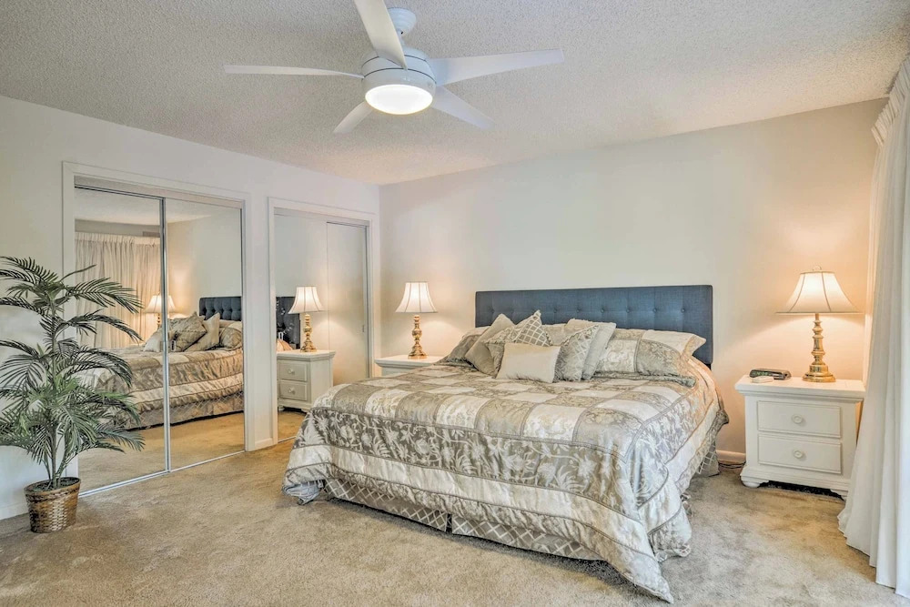 Lakefront Townhome w/ View in Hot Springs Village