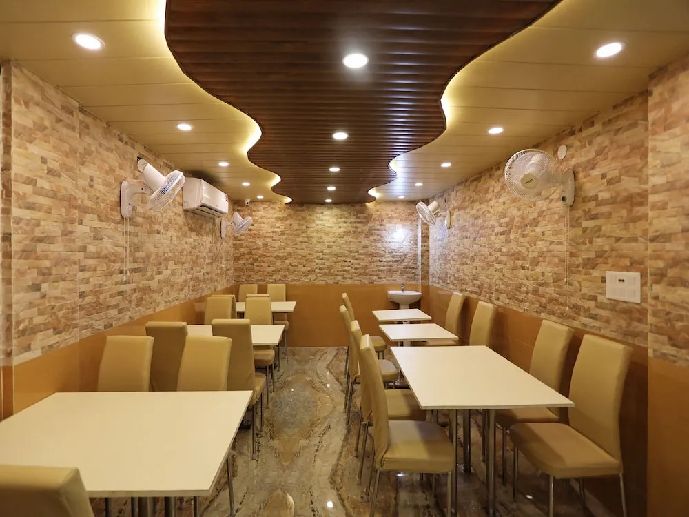 OYO 14373 Shree Krishna Hotel