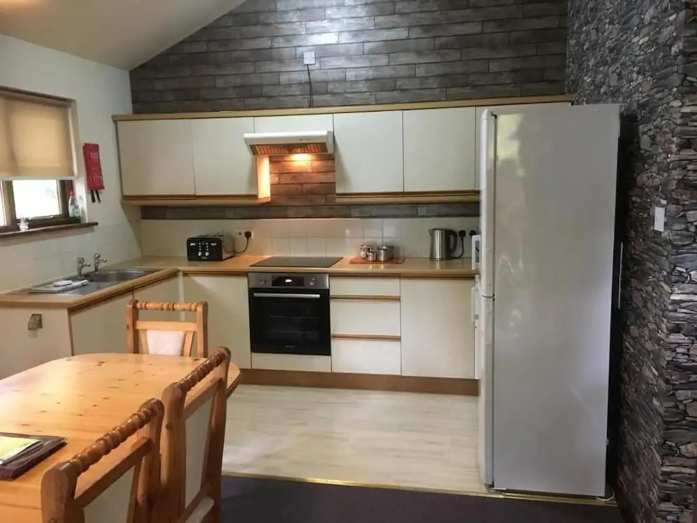 Goldcrest 4-Hot Tub-Woodland Lodges-Carmarthenshire-Tenby