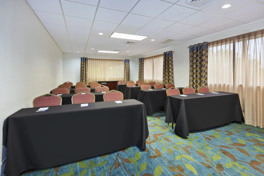 Candlewood Suites Grand Rapids Airport by IHG