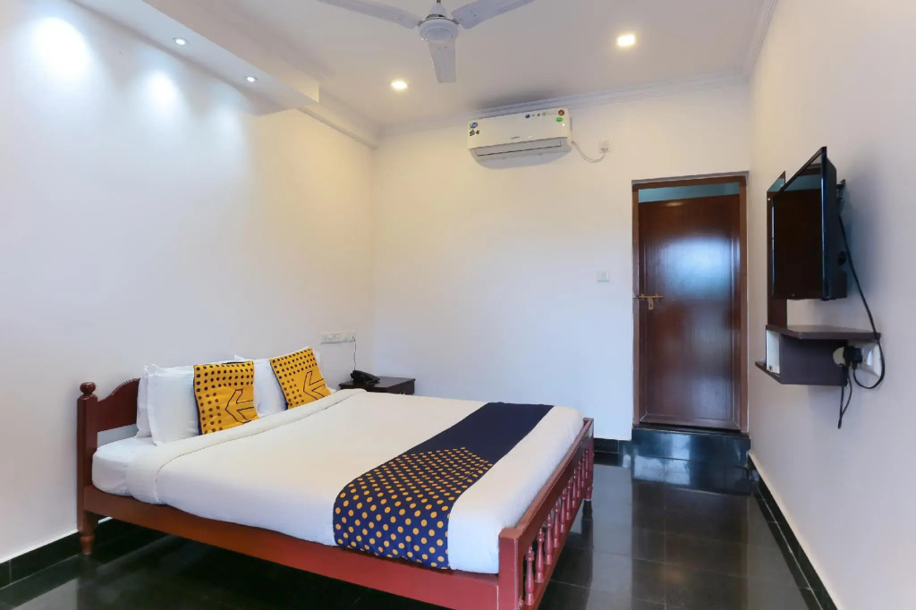 OYO 23106 Vattekad Tourist Home