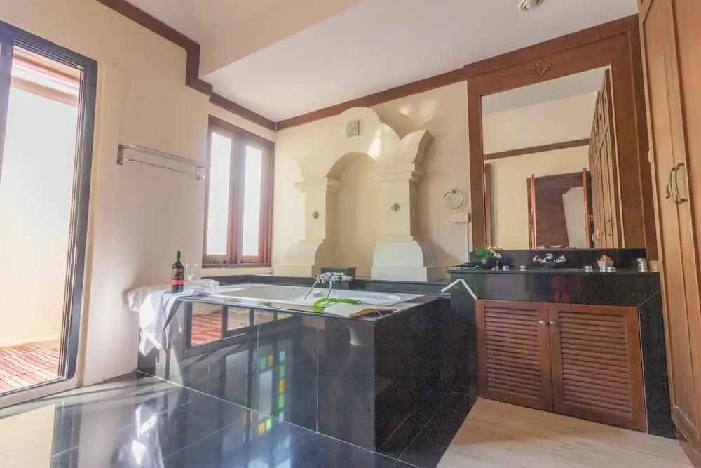 3BR Bali style PrivatePool Villa Near main road Large pool