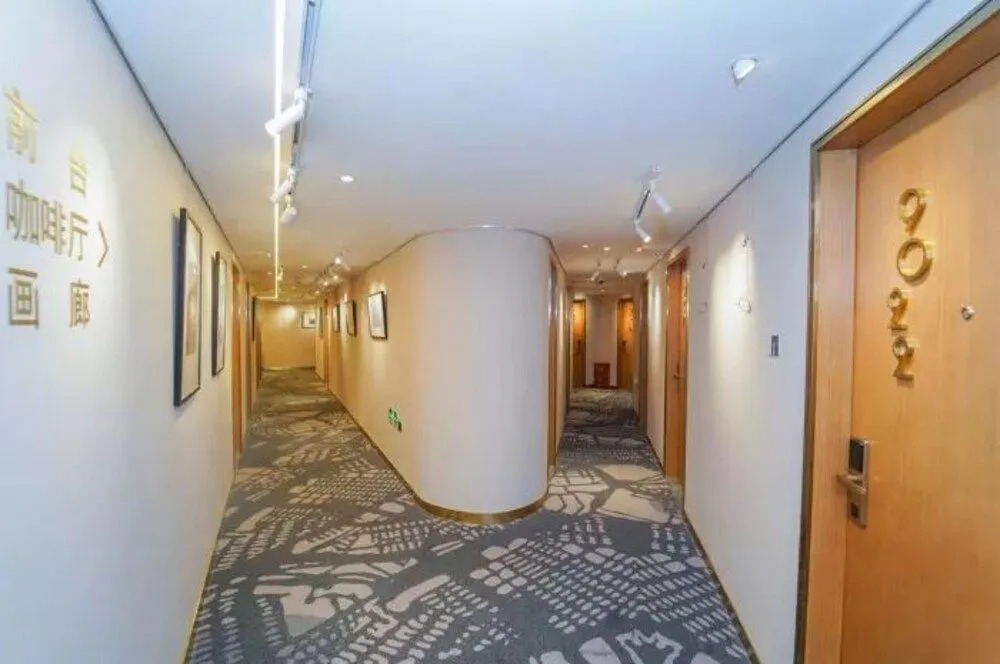 No. 8 Art Hotel