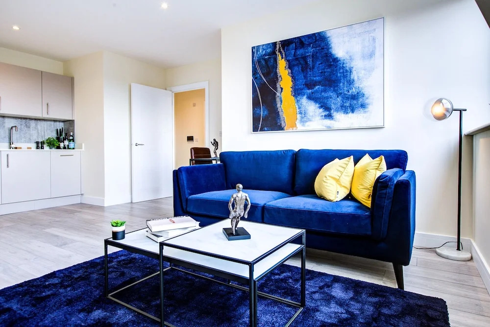 Charming 2-bed Apartment in Cheam, Sutton