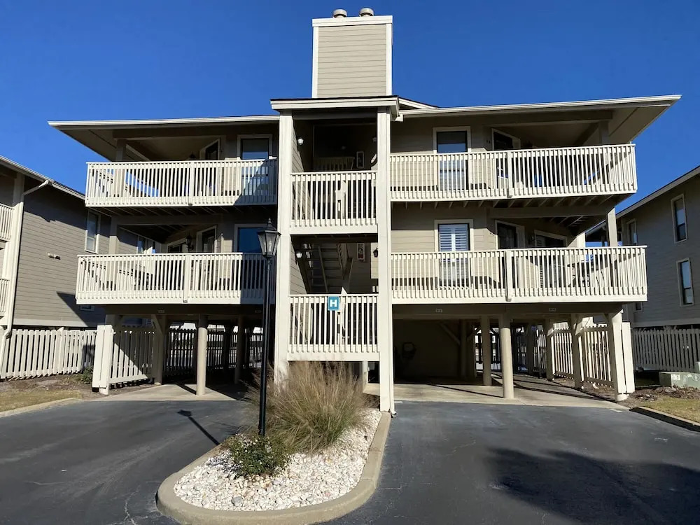 Tilghman Lakes H4 3 Bedroom Condo by RedAwning