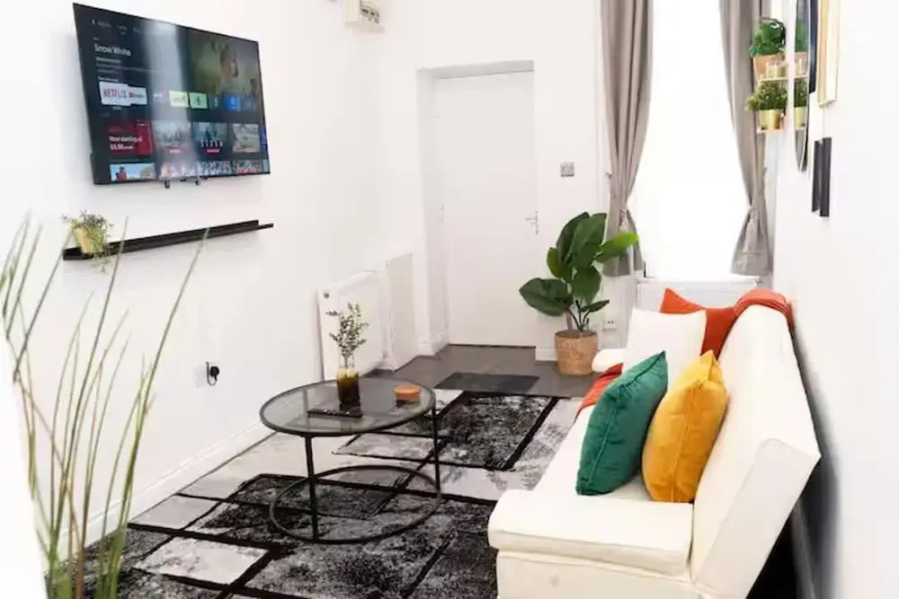 Near Transport - Parking - Wifi - Sleeps 3