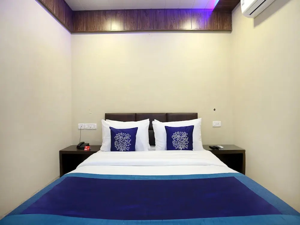 OYO 9822 Hotel Seven