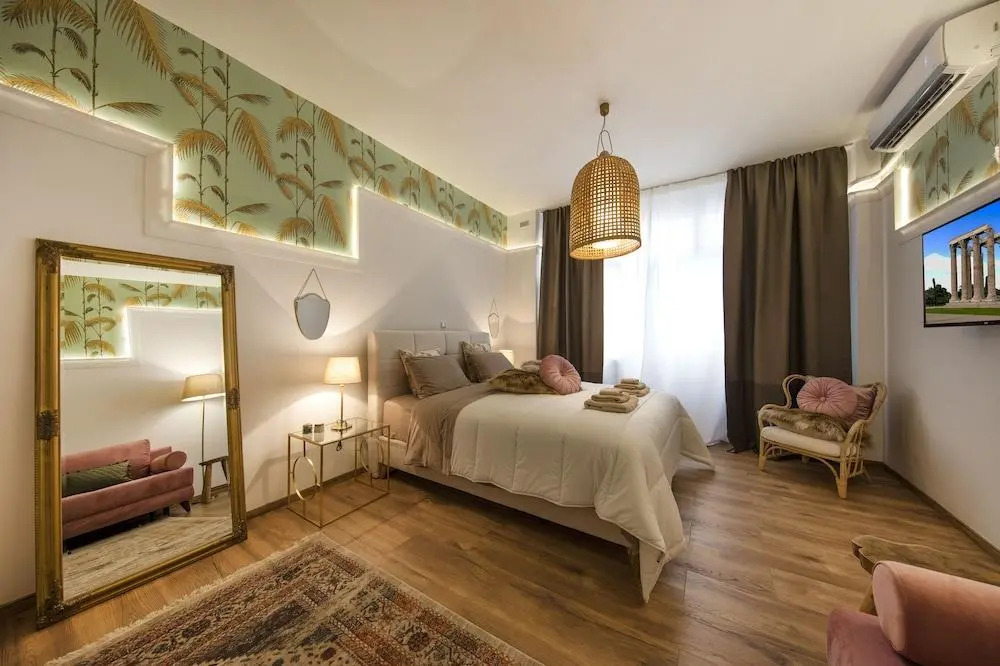 Exquisite apartment in the center of Athens