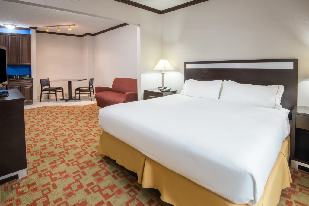 Holiday Inn Express Cleveland Airport - Brook Park by IHG
