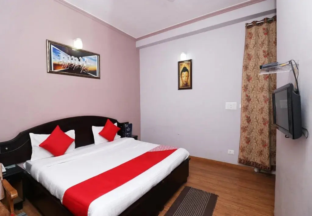 Hotel Binsar Rooms By OYO Rooms