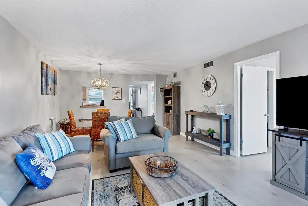 2 Bed 2 Bath Centrally Located