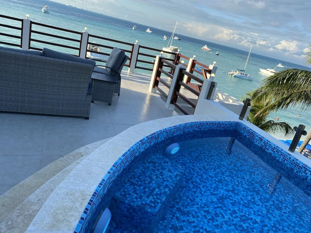 Cuxos Hotel Beachfront