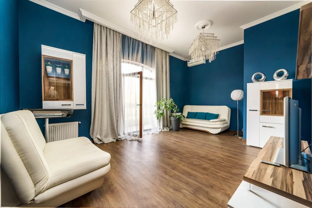LeonRooms Onilovoy 18-2