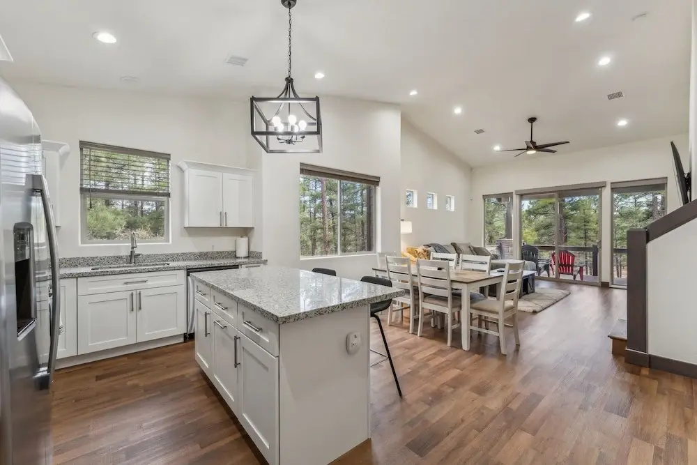 Scenic Golf Retreat With Modern Comforts & Fireplace 4 Bedroom Townhouse