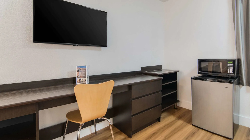 Motel 6-Addison, TX - Dallas