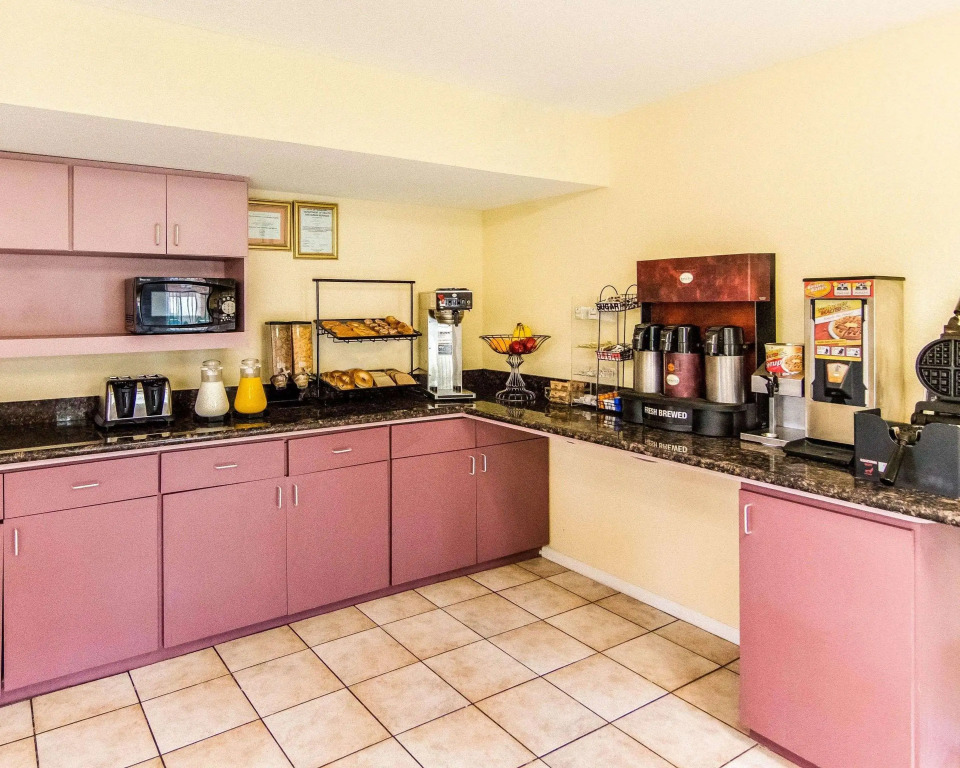 Rodeway Inn & Suites Highway 290 Northwest