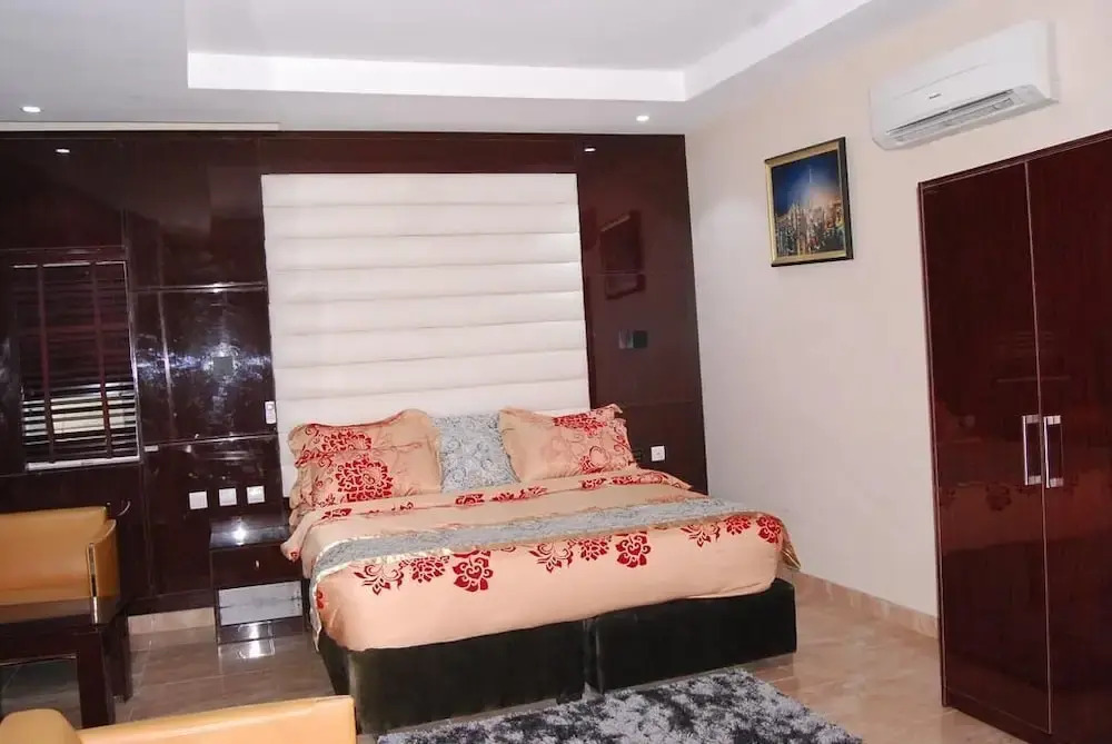 Exclusive Serene Hotel