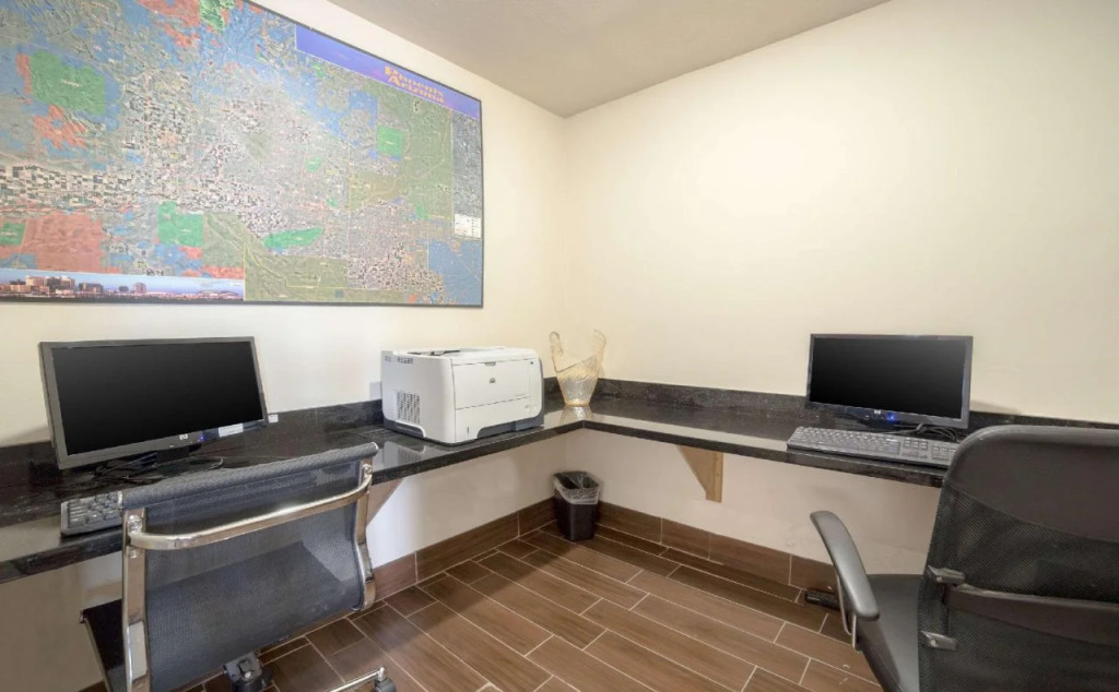 Sky Harbor Airport Inn