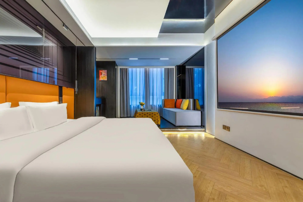 East Apartment (Chengdu East Railway Station West Square Branch)