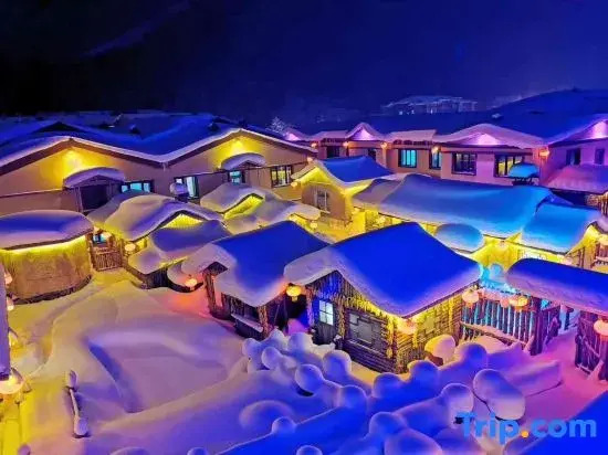 Xuegu Junbao Inn (China Snow Valley Scenic Area)