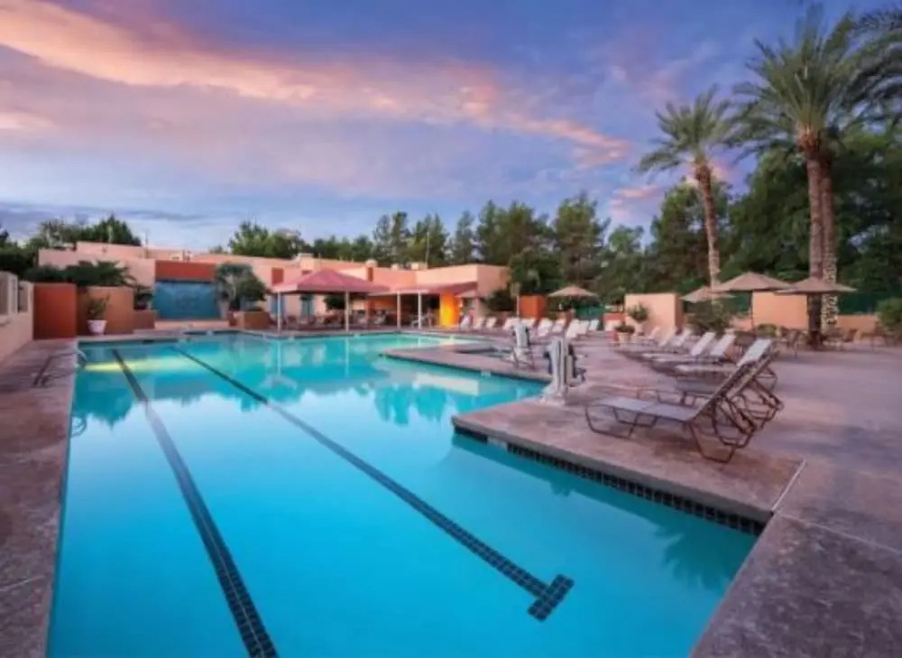 Private One Bedroom Condo on Golf Course, free parking