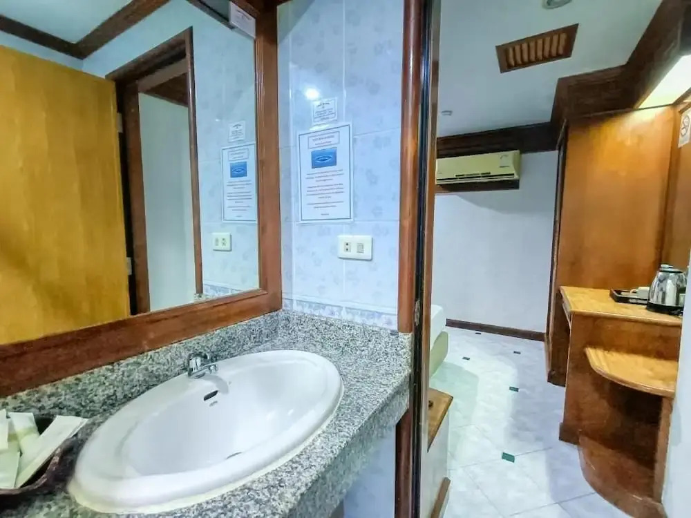 Hack Patong Beach Hotel