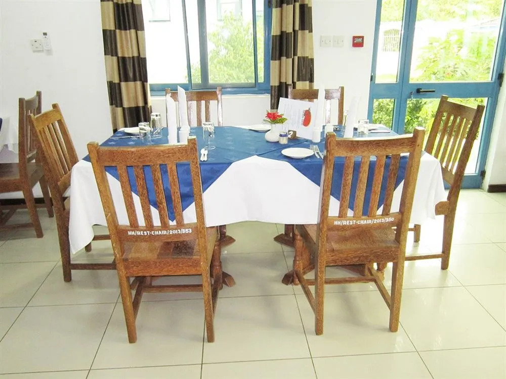 Hifadhi Hotel