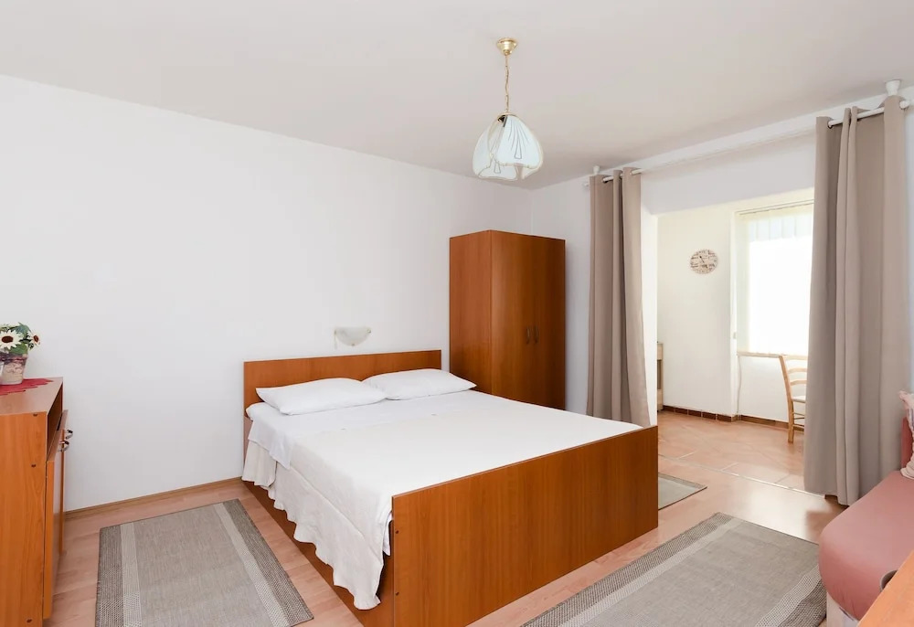 Apartments Near the sea Barbat