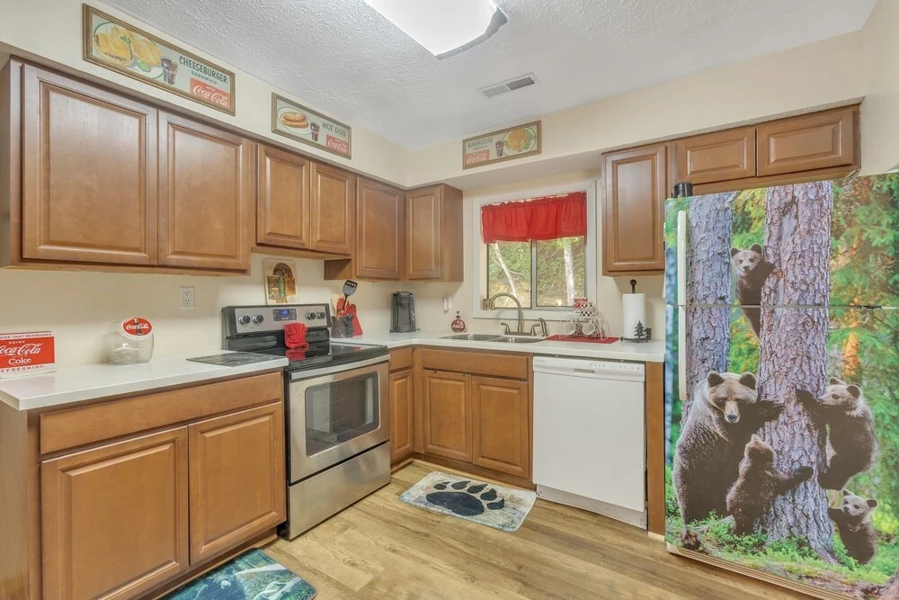 Thirsty Bear Den - Relaxing Pet Friendly Cabin In Gatlinburg 3 Bedroom Home by Redawning