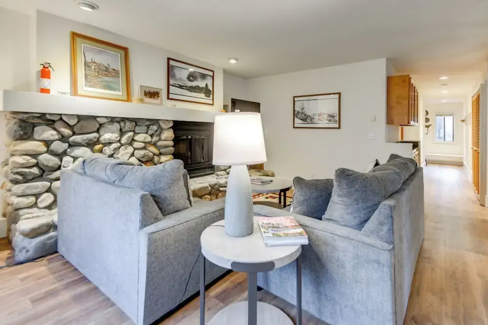 Ketchum Condo w/ Deck < 1 Mi to Sun Valley Resort!